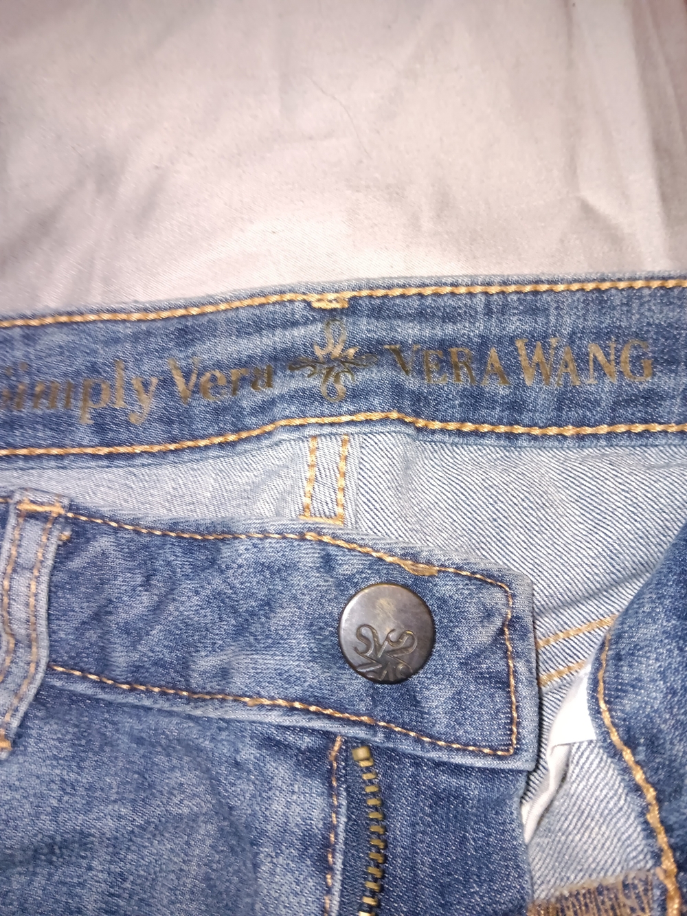Simply Vera Wang Mid-Rise Capri Jeans — Classic Medium Wash - Picture 5 of 5
